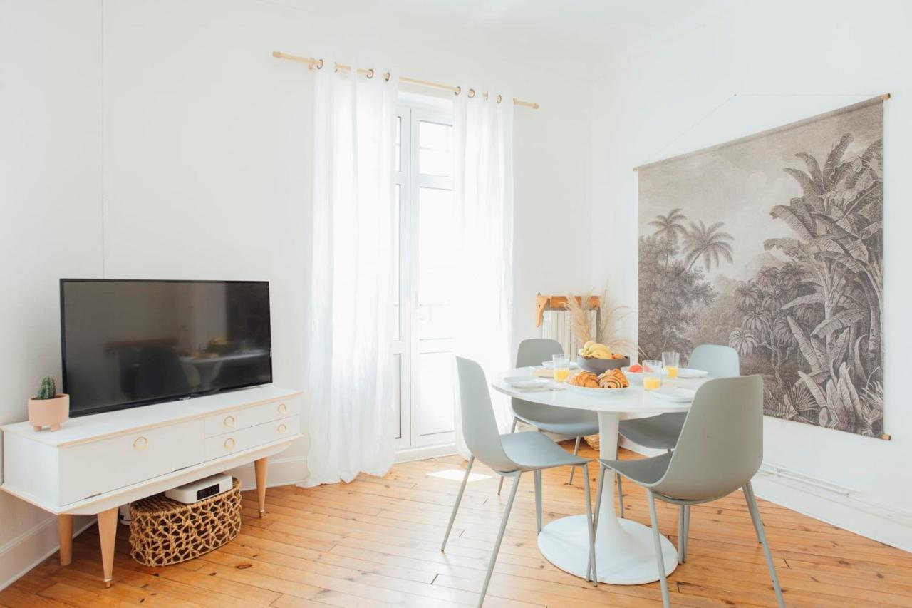 Coachella Vintage Chic In The Heart Of St Charles Biarritz Apartment Екстериор снимка